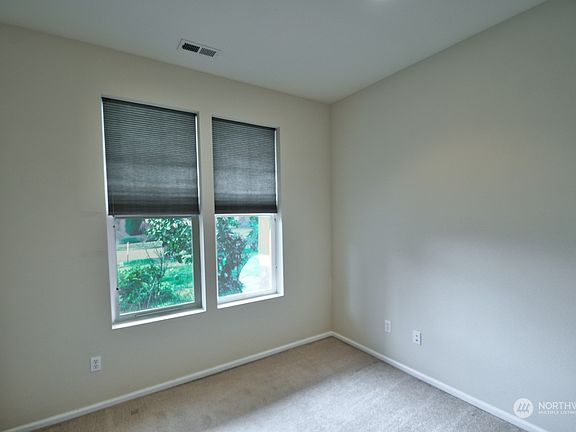 3rd image of 3448 Surrey Drive NE