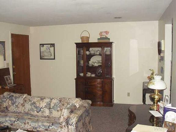 3rd image of 39 Idlewood Dr