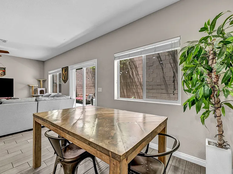 6777 Byron Bay Ct — Photo 18