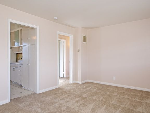 3rd image of 326 E Camden Ave