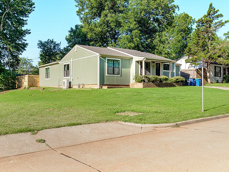 807 W Bennett Dr — Photo 3