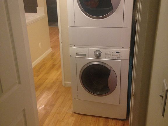 4th image of 1950 Cloverfield Blvd Unit 6
