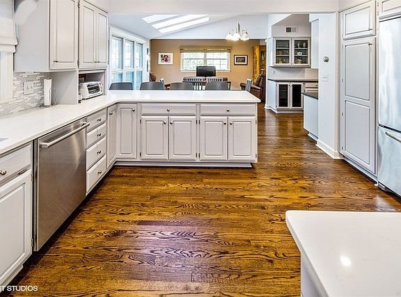 4th image of 92 Indian Tree Dr