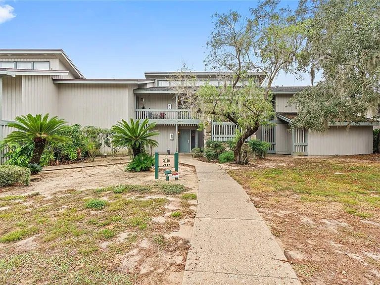 2114 Corner Lake Dr #E — Photo 1