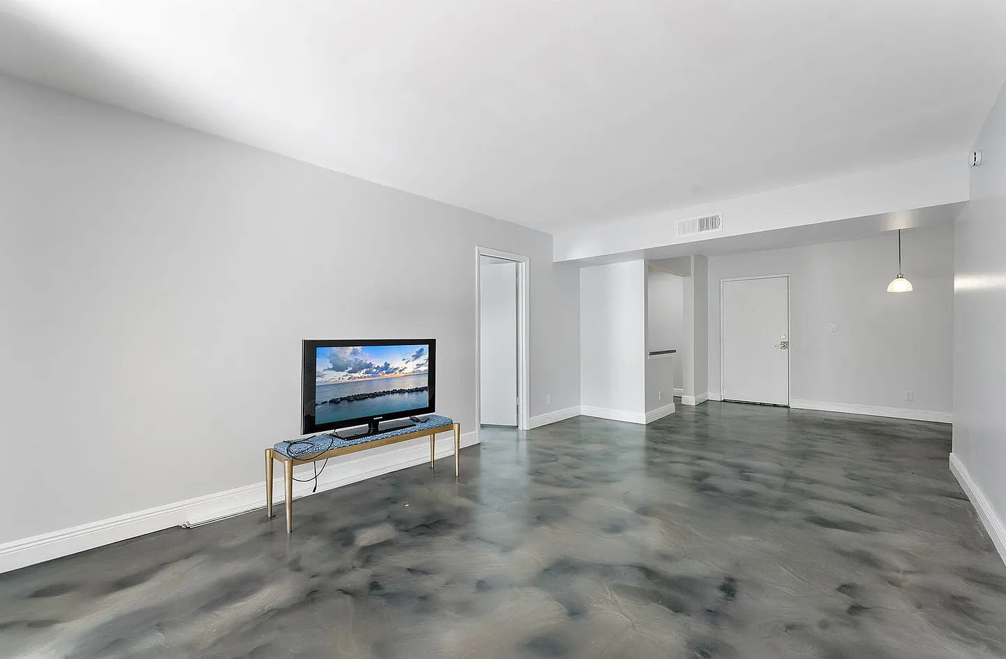 2 bed, 936 sqft, $2,200 — Photo 4