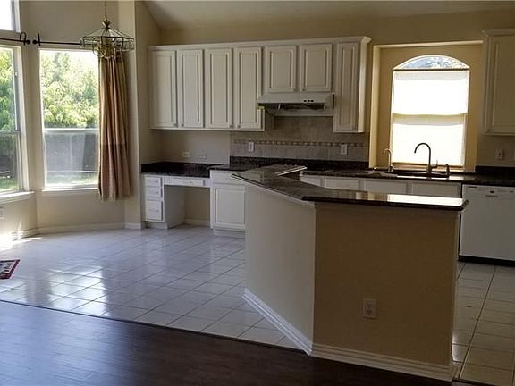 2nd image of 4301 Vanderpool Dr