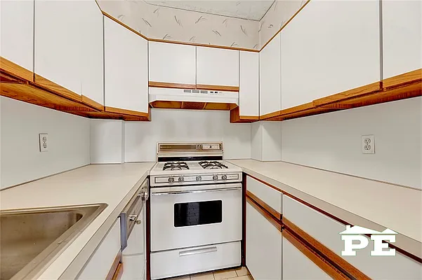 Sold by Pride Estates | media 10