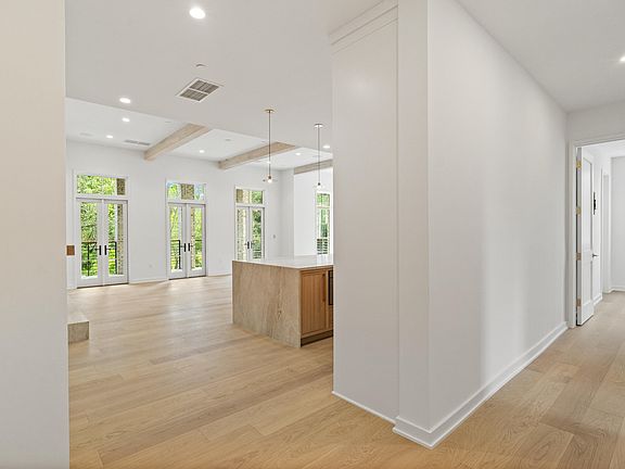 5th image of 211 Seven Farms Dr #202