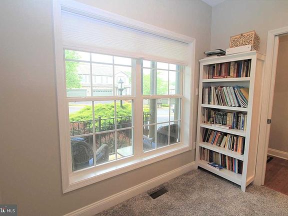 4th image of 261 Varsity Ln
