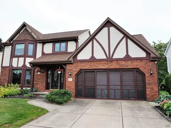 19 Green Forest Ct, East Amherst, NY 14051