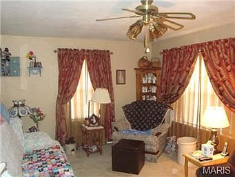 3rd image of 903 Olive St