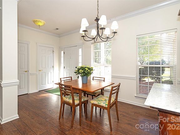 4th image of 3014 Windsor Meadow Ln