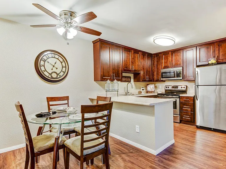 Santee Villas — Photo 16