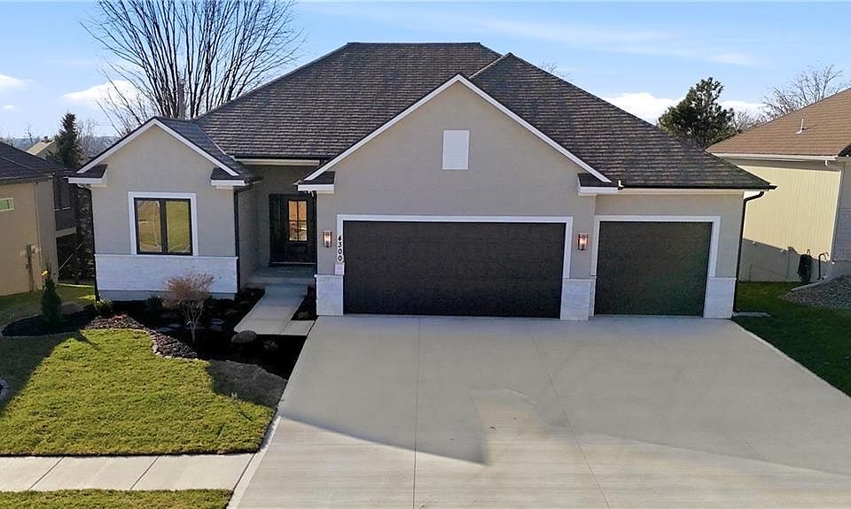 1st image of 4300 NE Hideaway Dr