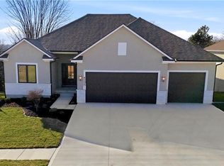 4300 NE Hideaway Dr, Lees Summit, MO 64064