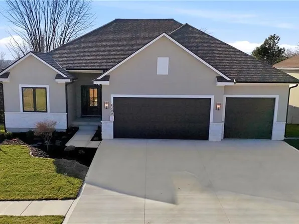 4300 NE Hideaway Dr, Lees Summit, MO 64064