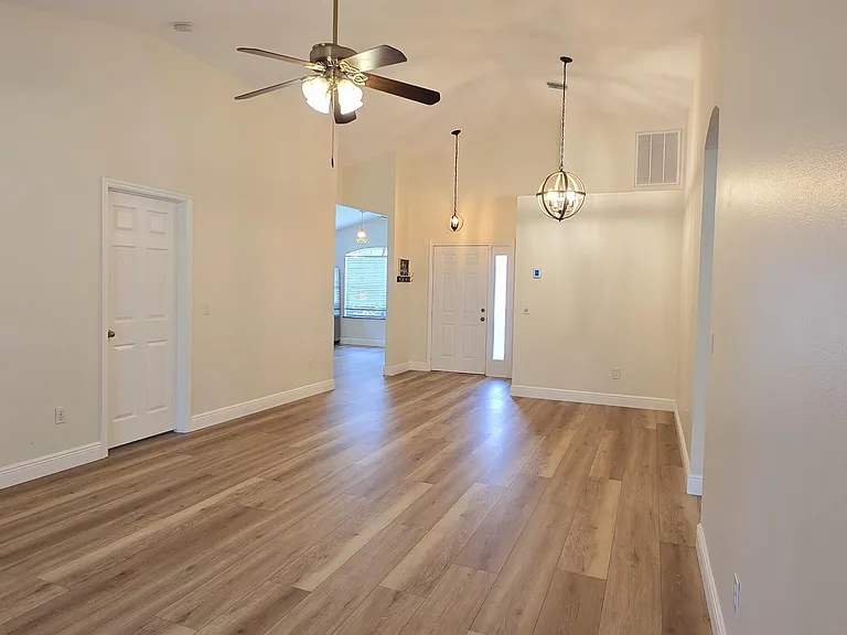 2564 Ventura Cir — Photo 5