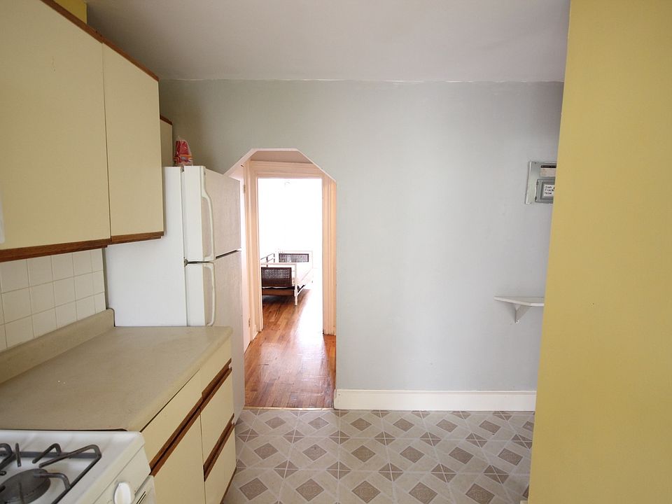 1st image of 157 Clifton Pl APT 2
