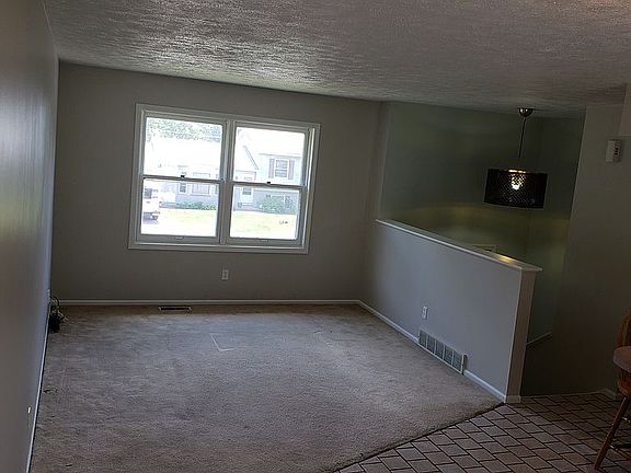 3rd image of 729 E Lincoln St