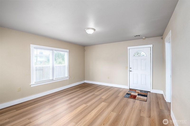 4th image of 1806 2nd Street SE