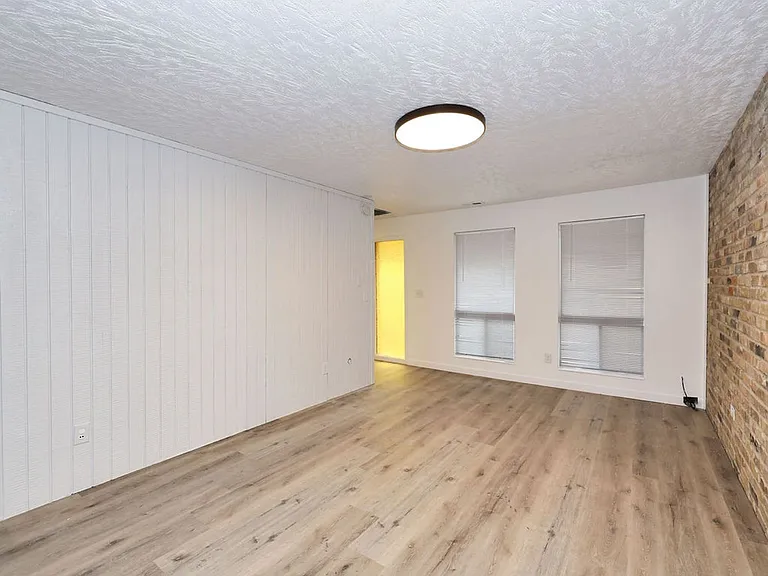 1165 Edgewood Dr — Photo 30
