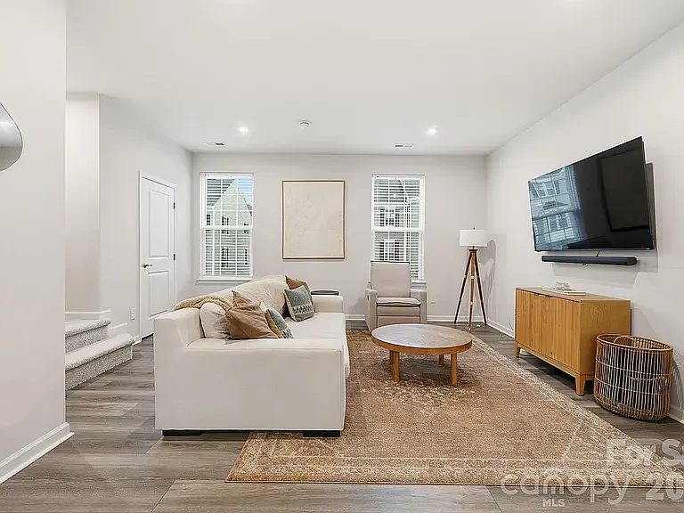 2409 Autumn Olive Ln — Photo 4