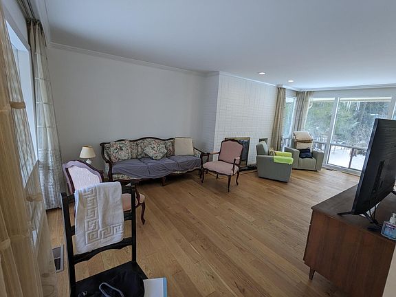5th image of 122 Saint Lawrence Dr