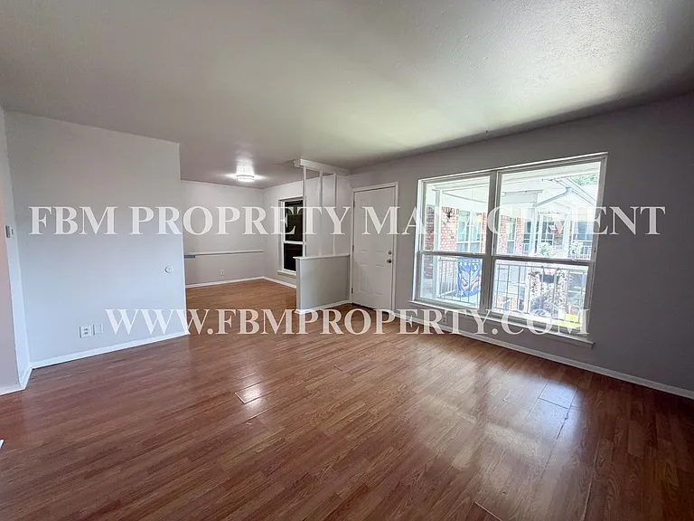 518 N Rogers St #202 — Photo 11