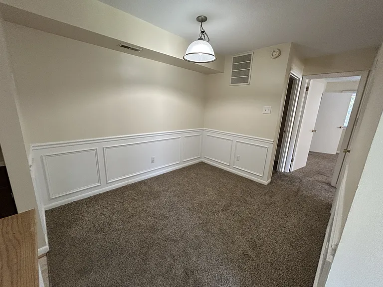 105 N Edgewood #6 — Photo 10