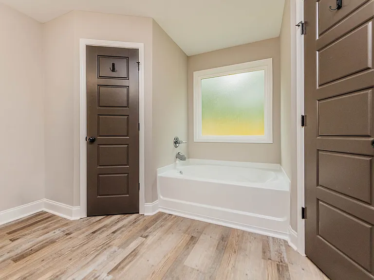 124 Allentown Ct — Photo 11
