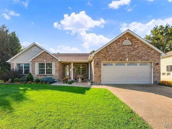 265 E Governor Pl, Saint Charles, MO 63301
