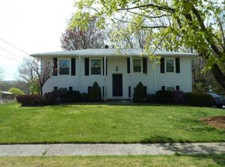 3 Cindy Ln, Oak Ridge, NJ 07438