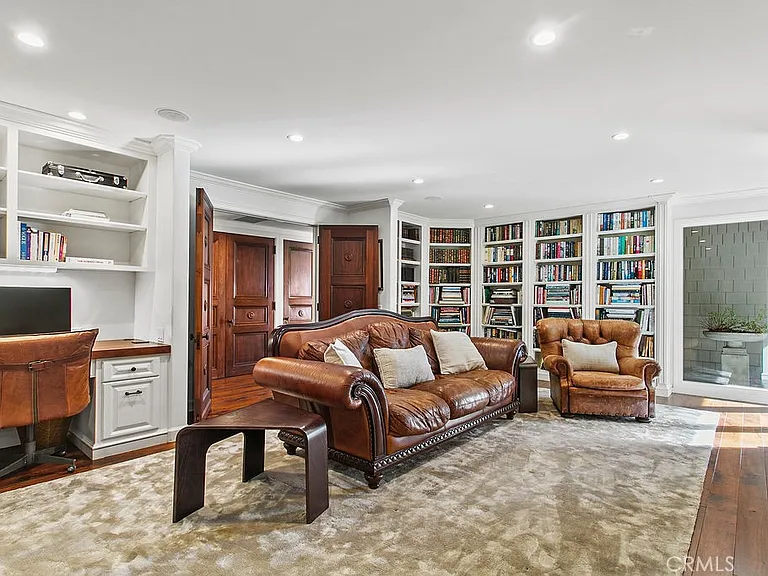 1010 Emerald Bay — Photo 45