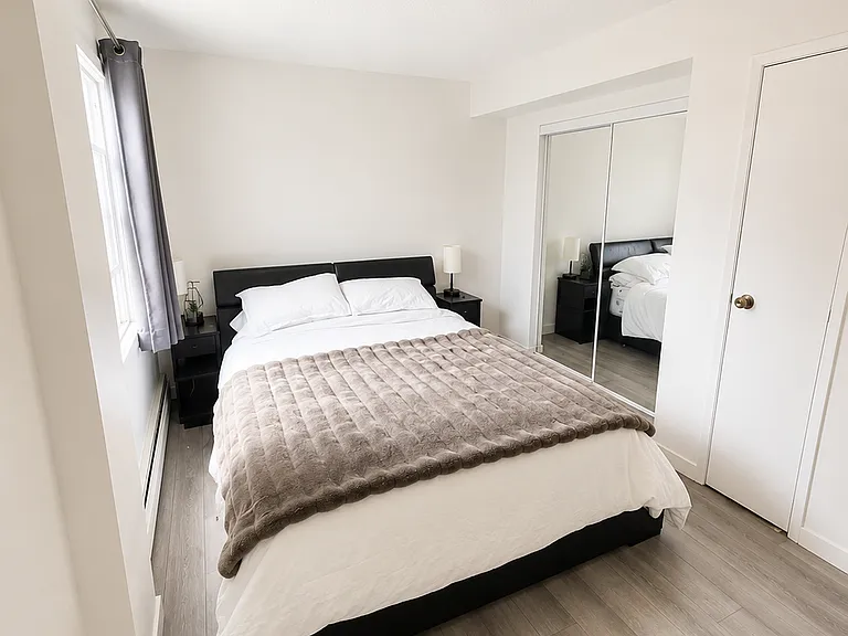 329 18th Ave SW #403 — Photo 8