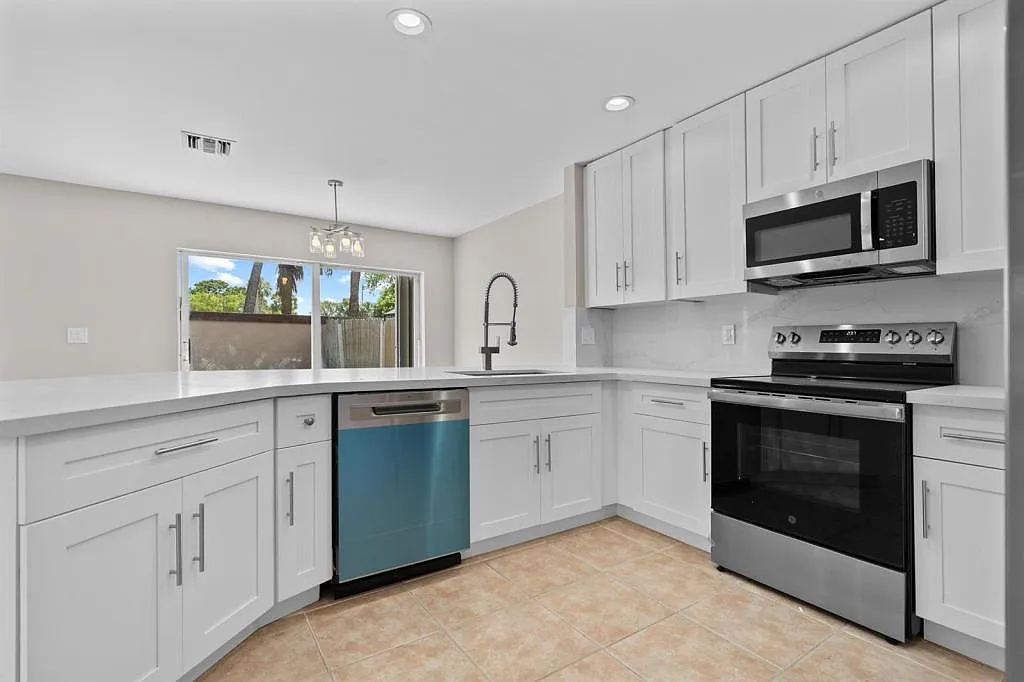 4250 NW 1st Pl #1 — Photo 1