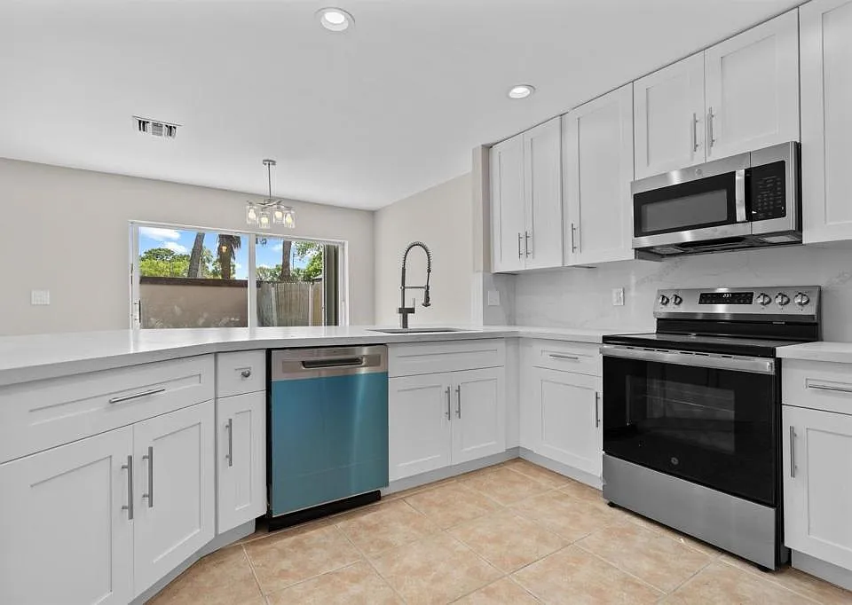4250 NW 1st Pl #1