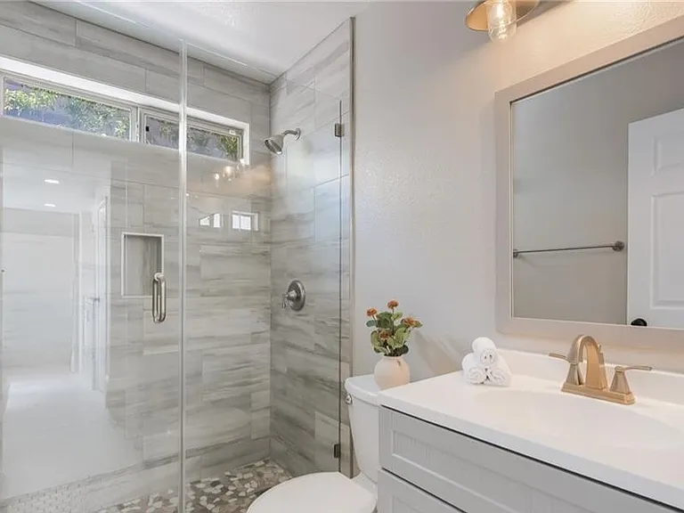 18 Amber Rock St — Photo 7