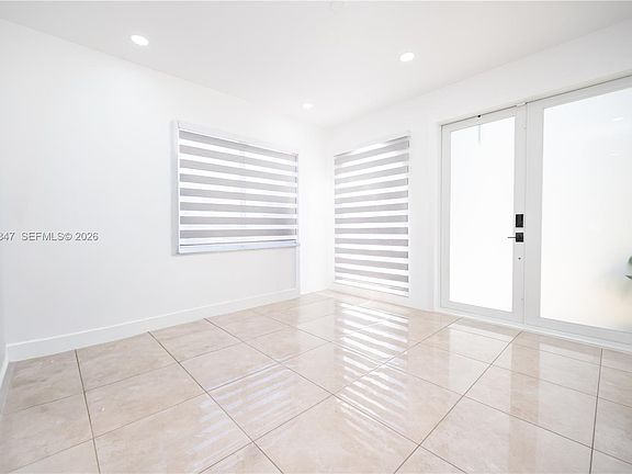 3rd image of 1046 NE 17th Ter