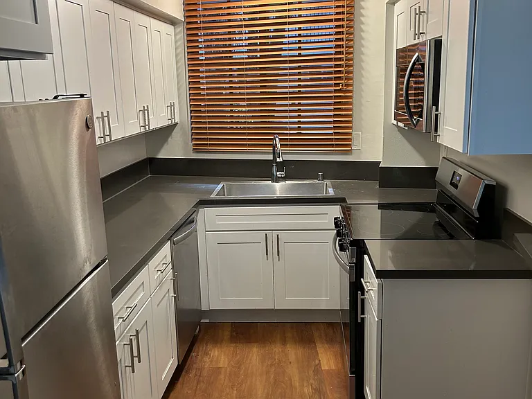 Hillside Apartments — Photo 12