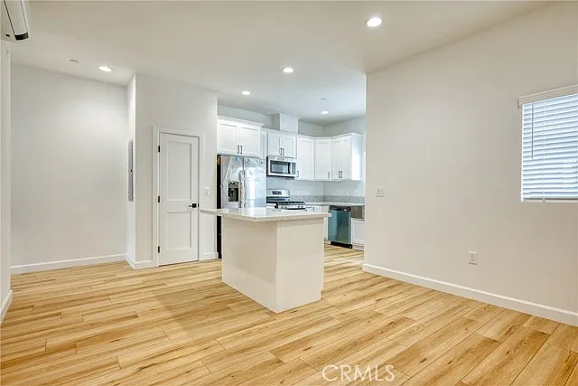 1 bed, 650 sqft, $2,154 — Photo 2