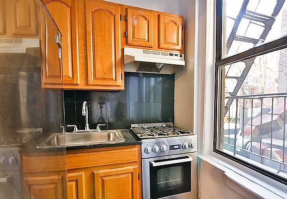 3rd image of 244 W 72nd St #2E