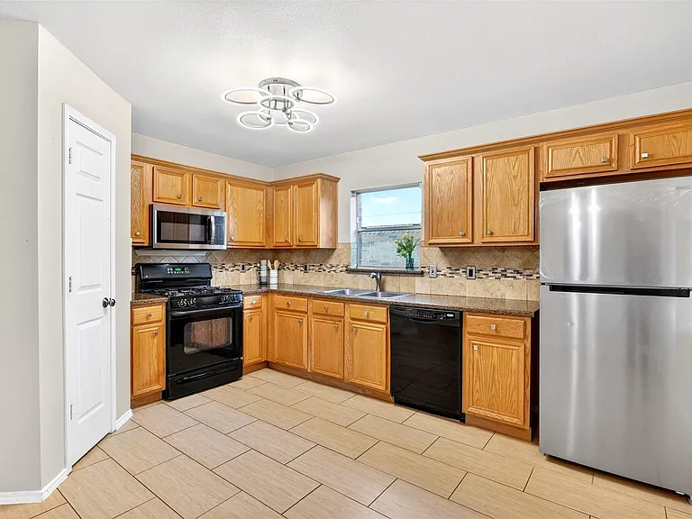 11526 Socorro Ln — Photo 13