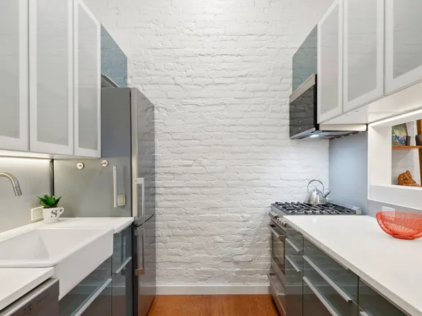 18 West 90th Street D image 3 of 9