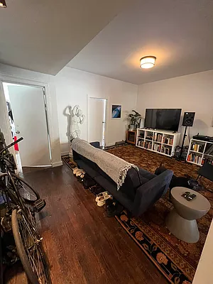 Rented by Delmark Realty LLC | media 18