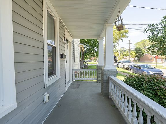 2nd image of 204 Armstrong St
