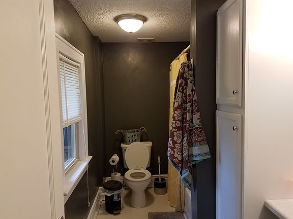 5th image of 226 E Crawford St