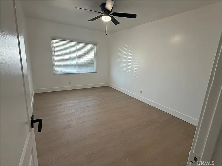 7358 Riverton Ave — Photo 17