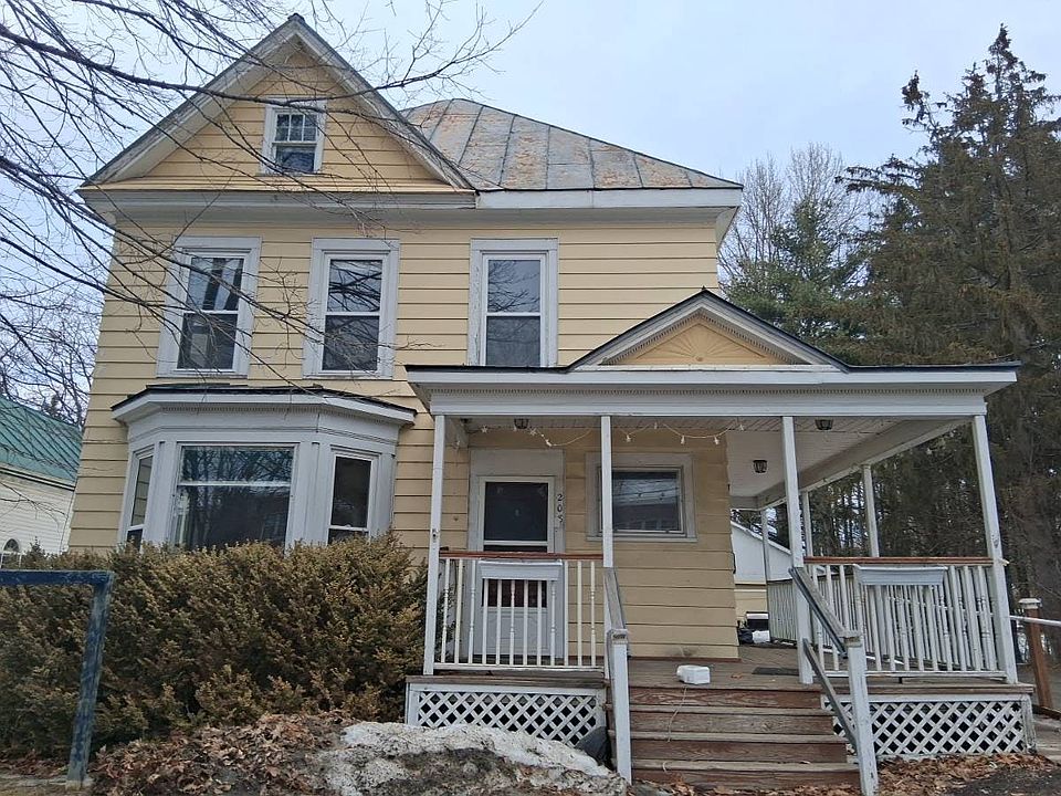 1st image of 208 Main St