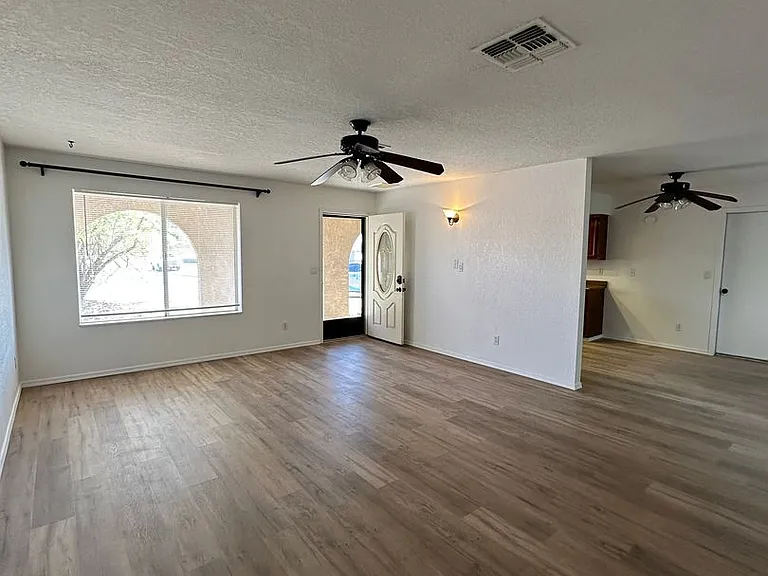 2987 Jamaica Blvd S — Photo 3