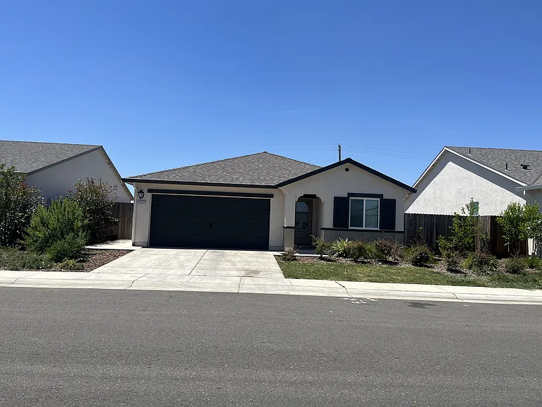 6334 Trevor — Photo 1